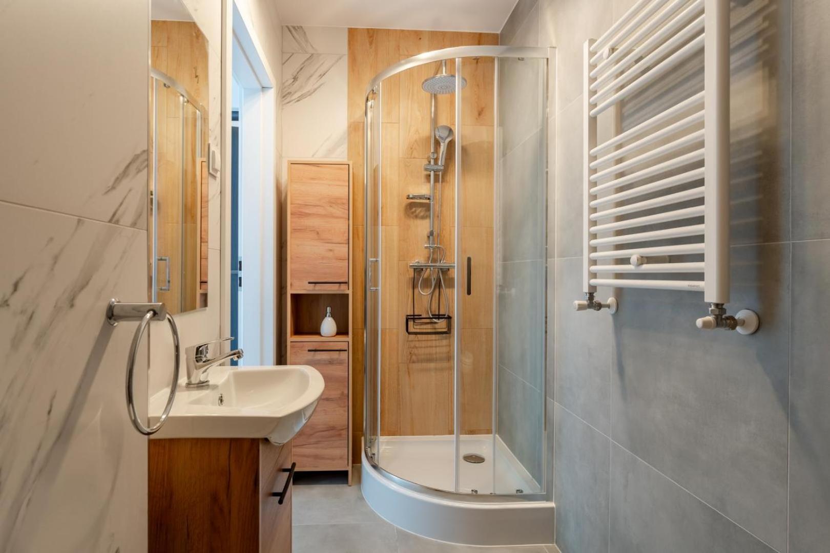 Apartamenty Ok'S - Blisko Centrum W Pelni Wyposazone - By Spaceapart เยเลเนียกูรา ภายนอก รูปภาพ