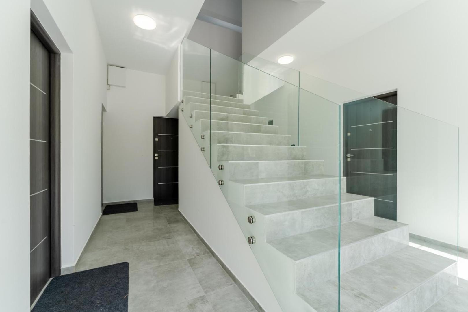 Apartamenty Ok'S - Blisko Centrum W Pelni Wyposazone - By Spaceapart เยเลเนียกูรา ภายนอก รูปภาพ